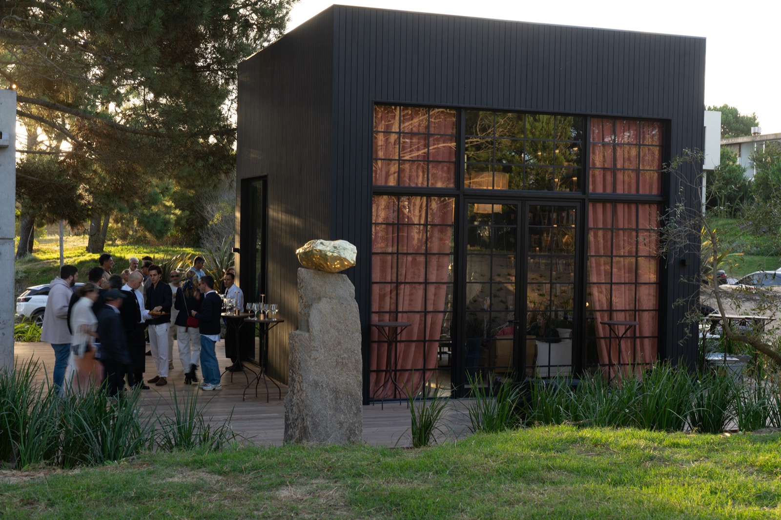 Galería de arte Kemay durante un evento